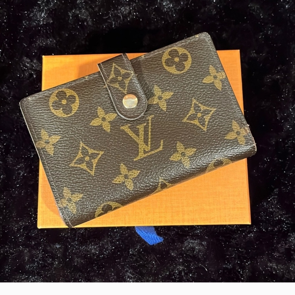 Louis Vuitton Monogram KissLock
